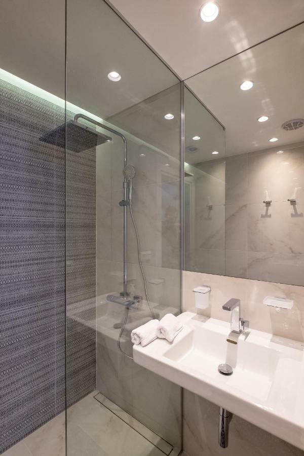Vitosha Blvd Luxury 2-Bedroom, 2-Bathroom With Balcony Sofía Exterior foto
