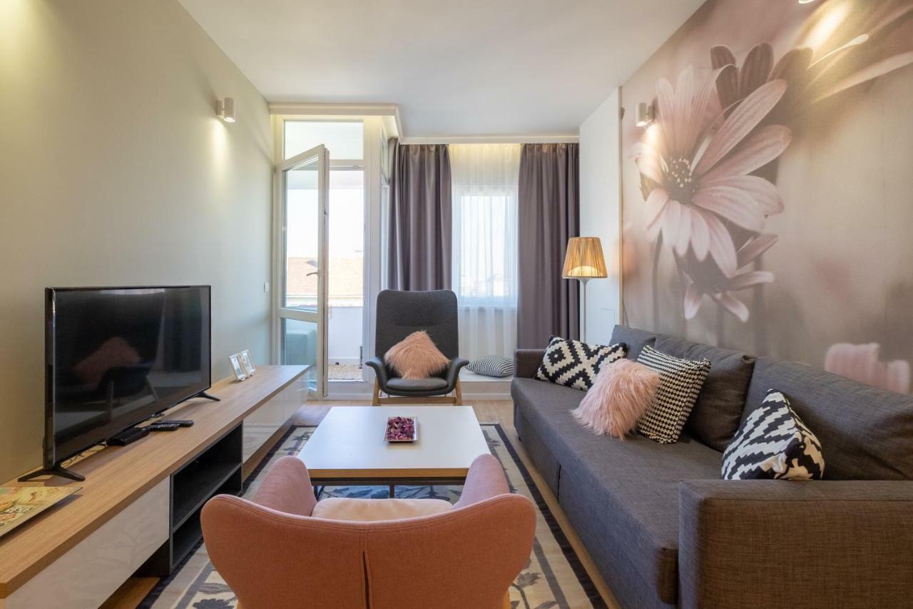 Vitosha Blvd Luxury 2-Bedroom, 2-Bathroom With Balcony Sofía Exterior foto
