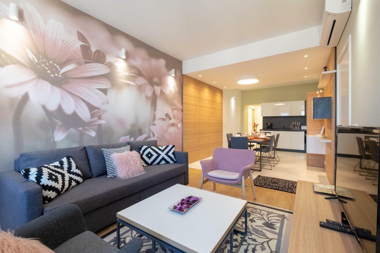 Vitosha Blvd Luxury 2-Bedroom, 2-Bathroom With Balcony Sofía Exterior foto