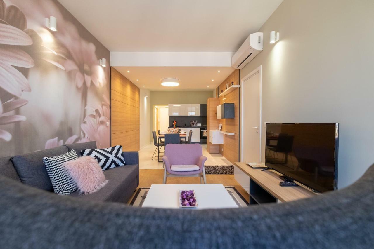 Vitosha Blvd Luxury 2-Bedroom, 2-Bathroom With Balcony Sofía Exterior foto