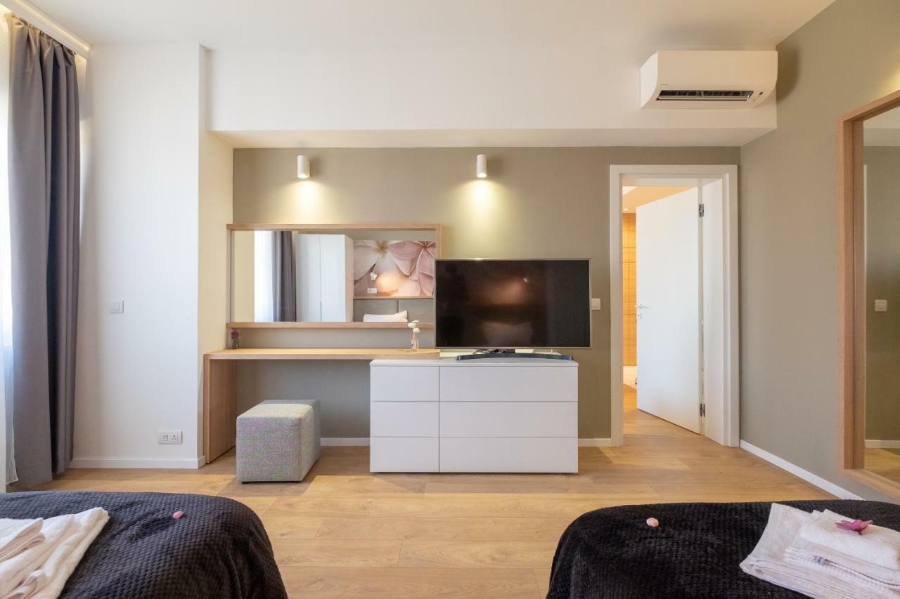 Vitosha Blvd Luxury 2-Bedroom, 2-Bathroom With Balcony Sofía Exterior foto