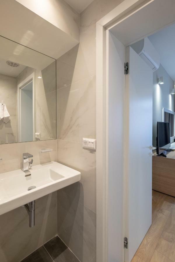 Vitosha Blvd Luxury 2-Bedroom, 2-Bathroom With Balcony Sofía Exterior foto
