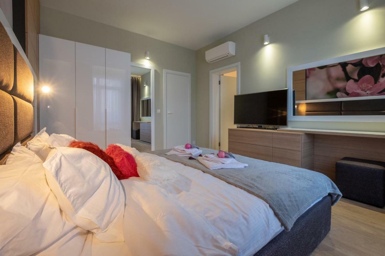 Vitosha Blvd Luxury 2-Bedroom, 2-Bathroom With Balcony Sofía Exterior foto