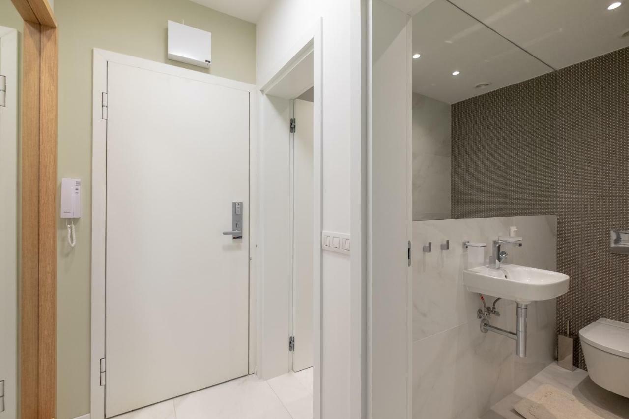 Vitosha Blvd Luxury 2-Bedroom, 2-Bathroom With Balcony Sofía Exterior foto